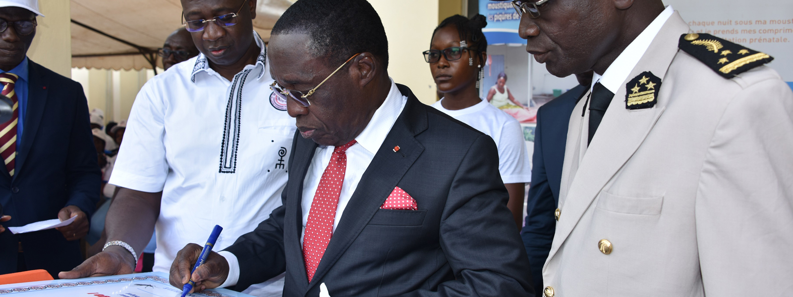 signature-de-l-attestation-d-engagement-de-la-region-du-n-zi-dans-la-lutte-contre-le-paludisme